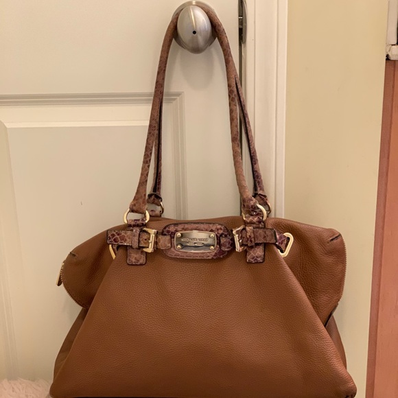 Michael Kors bag - Picture 1 of 4